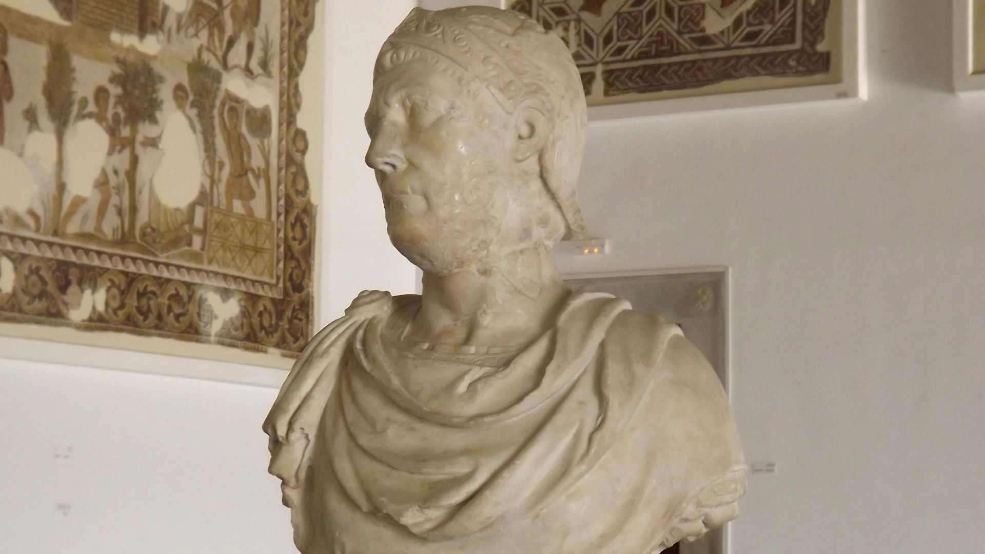 File:Buste Hannibal Barca 02.jpg