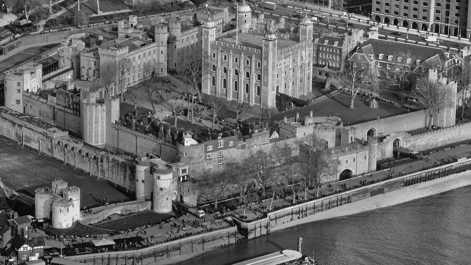File:Tower of London from the Shard (8515883950).jpg