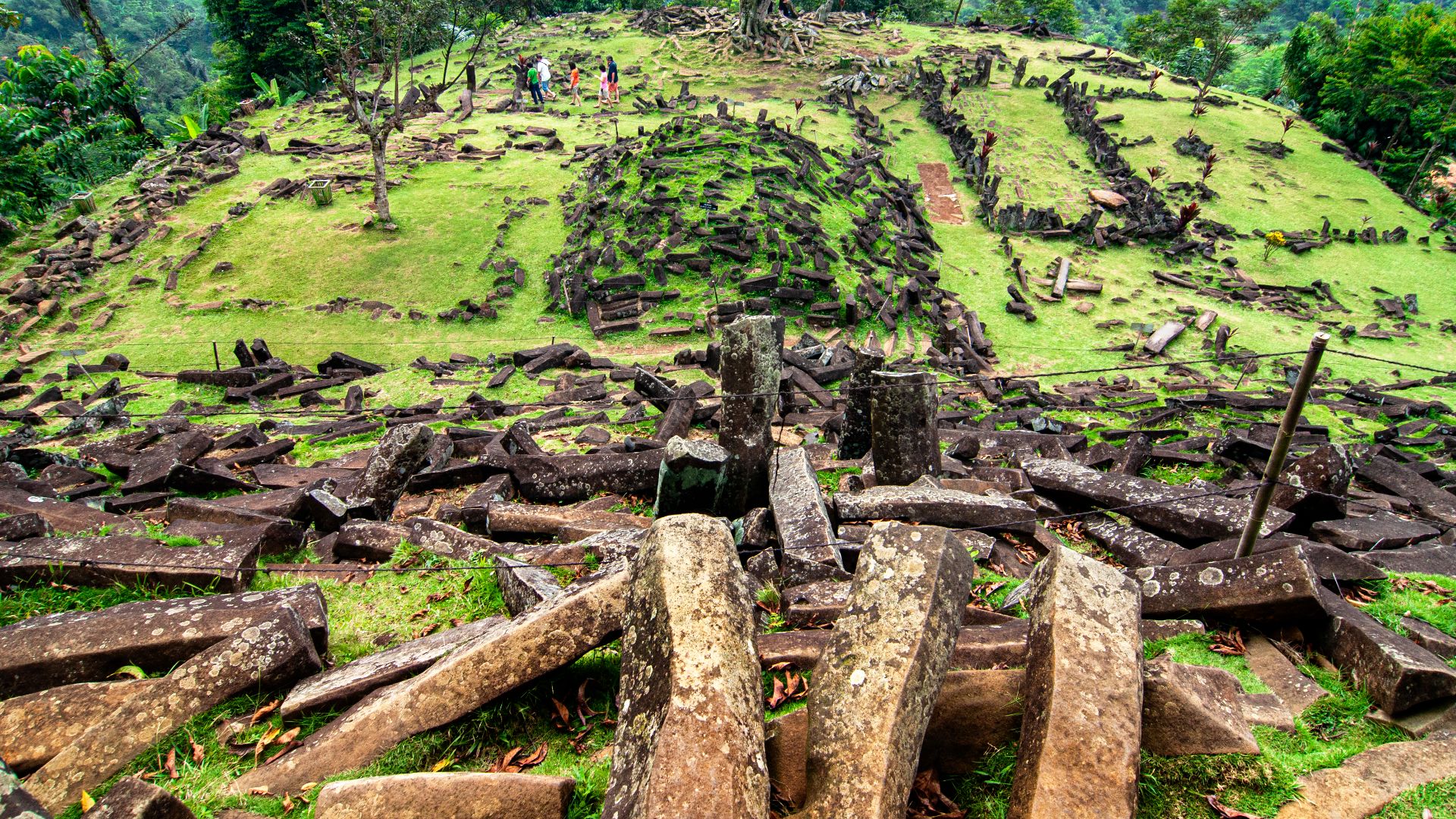 File:Situs Megalitikum Gunung Padang Cianjur.jpg
