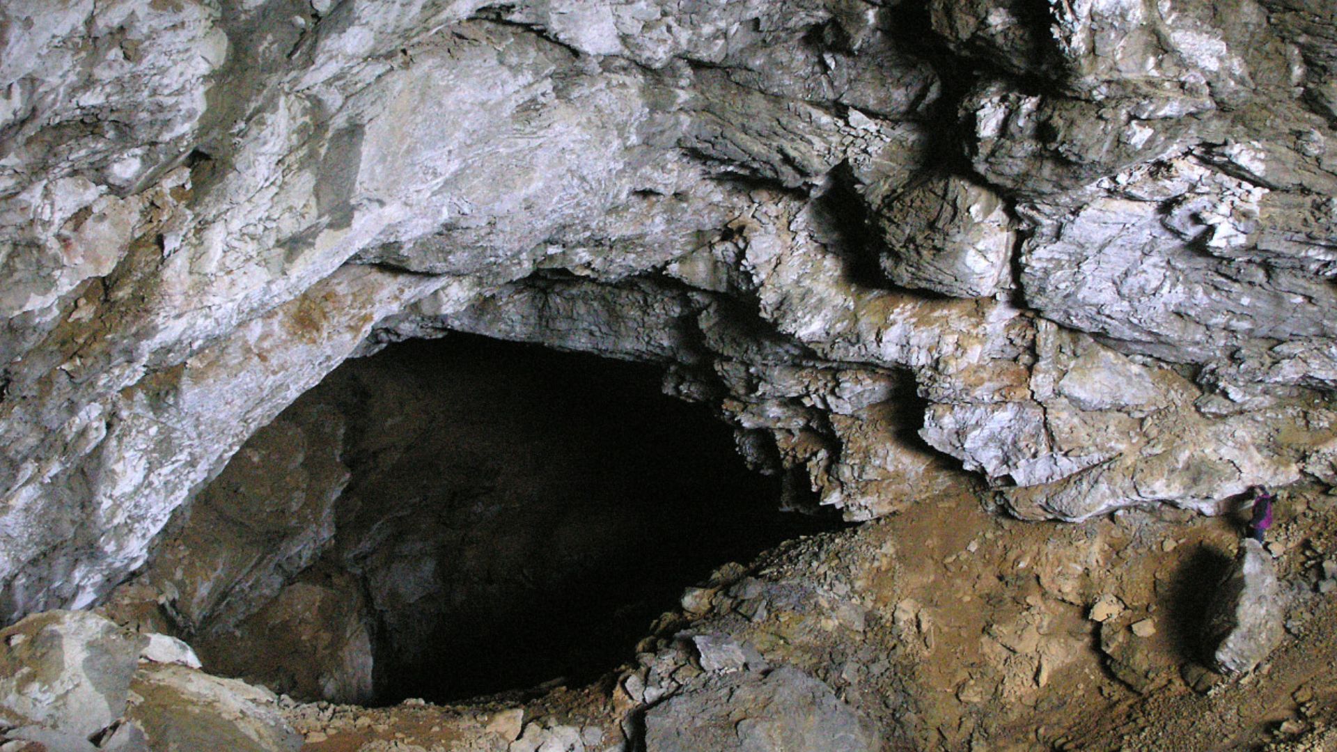 File:Bulmer Cave.jpg