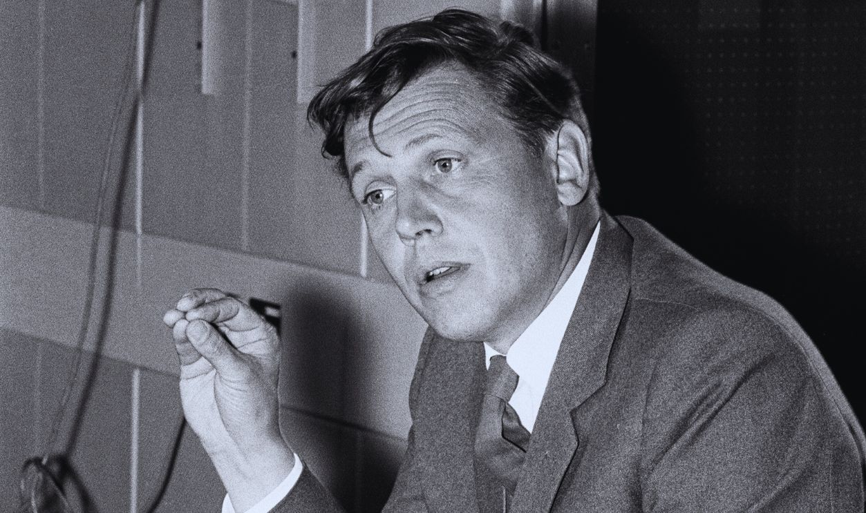 Gettyimages - 886766704, BBC to Probe Silbury Hill In a major bid to shed new light on our remote ancestors BBC2 is sponsoring a 3 year bid to excavate in and around Silbury Hill, an enormous artificial hill at the side of the A4 near Avebury, six miles west of Marlborough, Wilts. David Attenborough, controller of BBC-2 explains the planned programme at a press conference at BBC Television Centre, White City London, 13th September 1967.