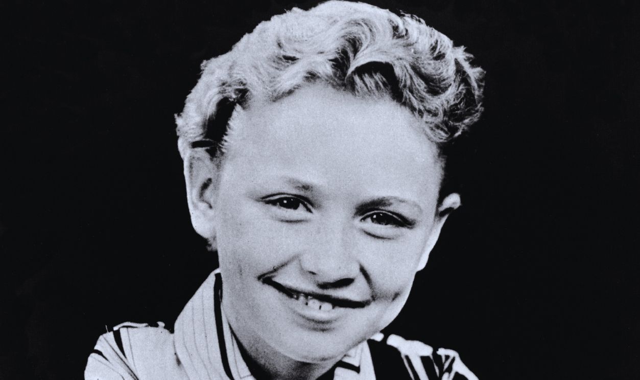Gettyimages - 73909464, Young Dolly Parton Portrait TENNESSEE - CIRCA 1955: Country singer Dolly Parton poses for a portrait in circa 1955 in Tennessee. 