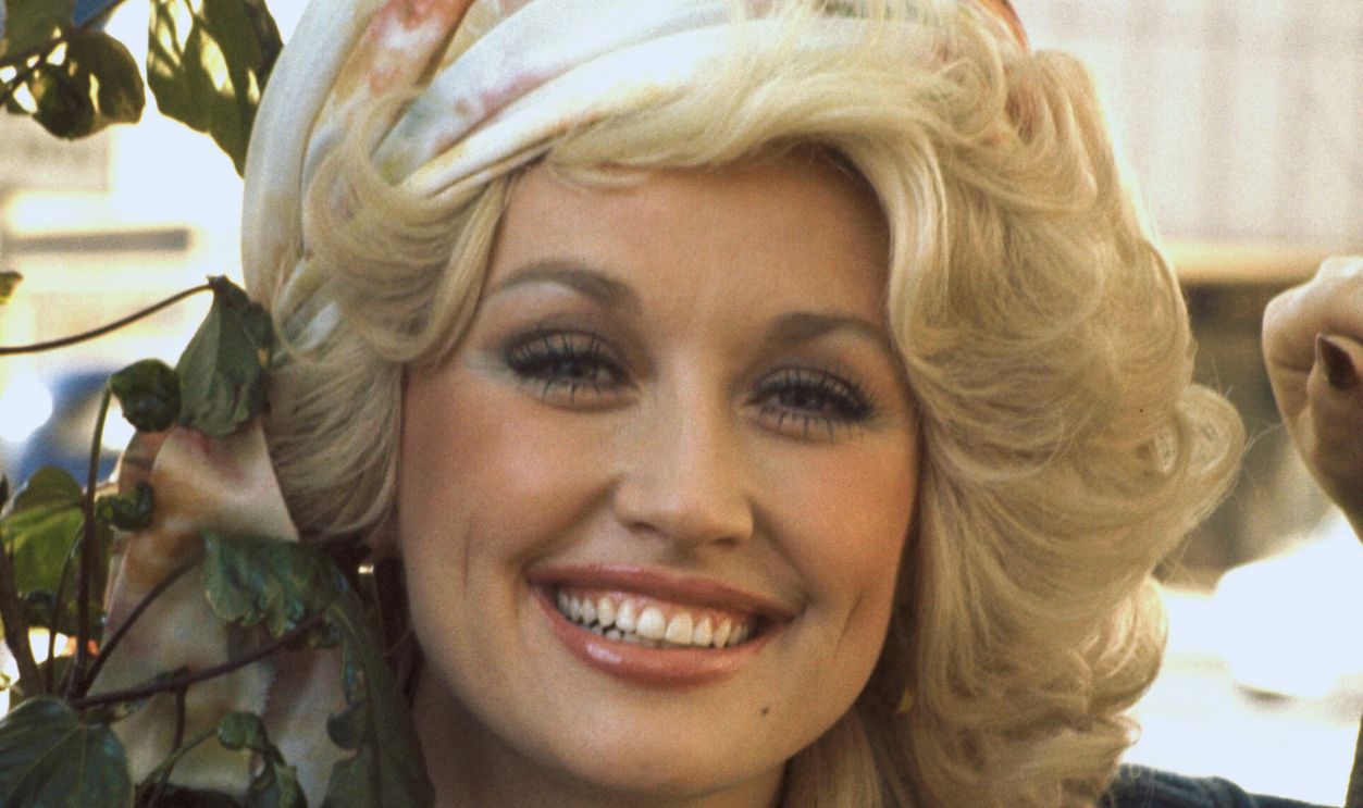 Gettyimages - 74747317, Dolly Parton File Photos Dolly Parton 1977 during Dolly Parton File Photos in London, California.