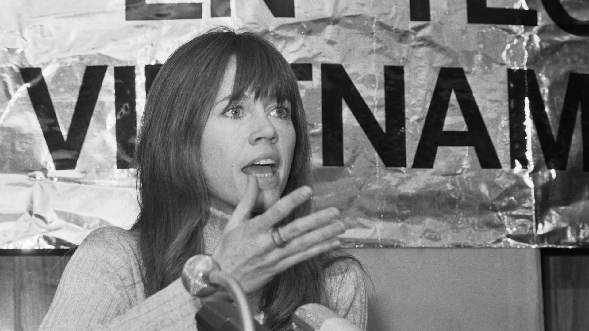 File:Jane Fonda 1975d.jpg