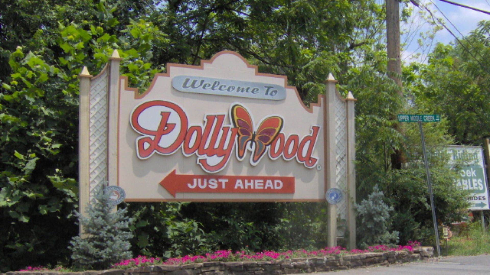 File:Dollywoodsign1.jpg