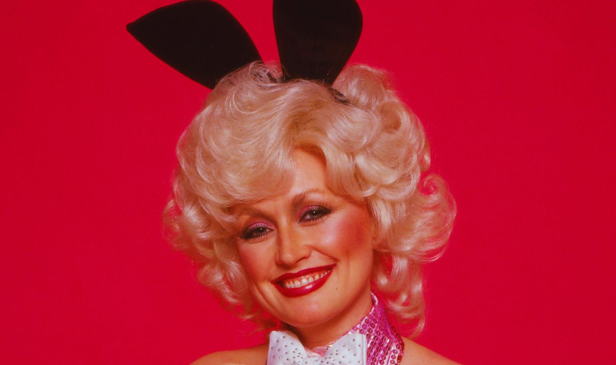 Gettyimages - 491500449, Dolly Parton Playboy Bunny LOS ANGELES - 1978: Country singer Dolly Parton poses for a portrait session dressed as a playboy bunny, 1978 in Los Angeles, California.
