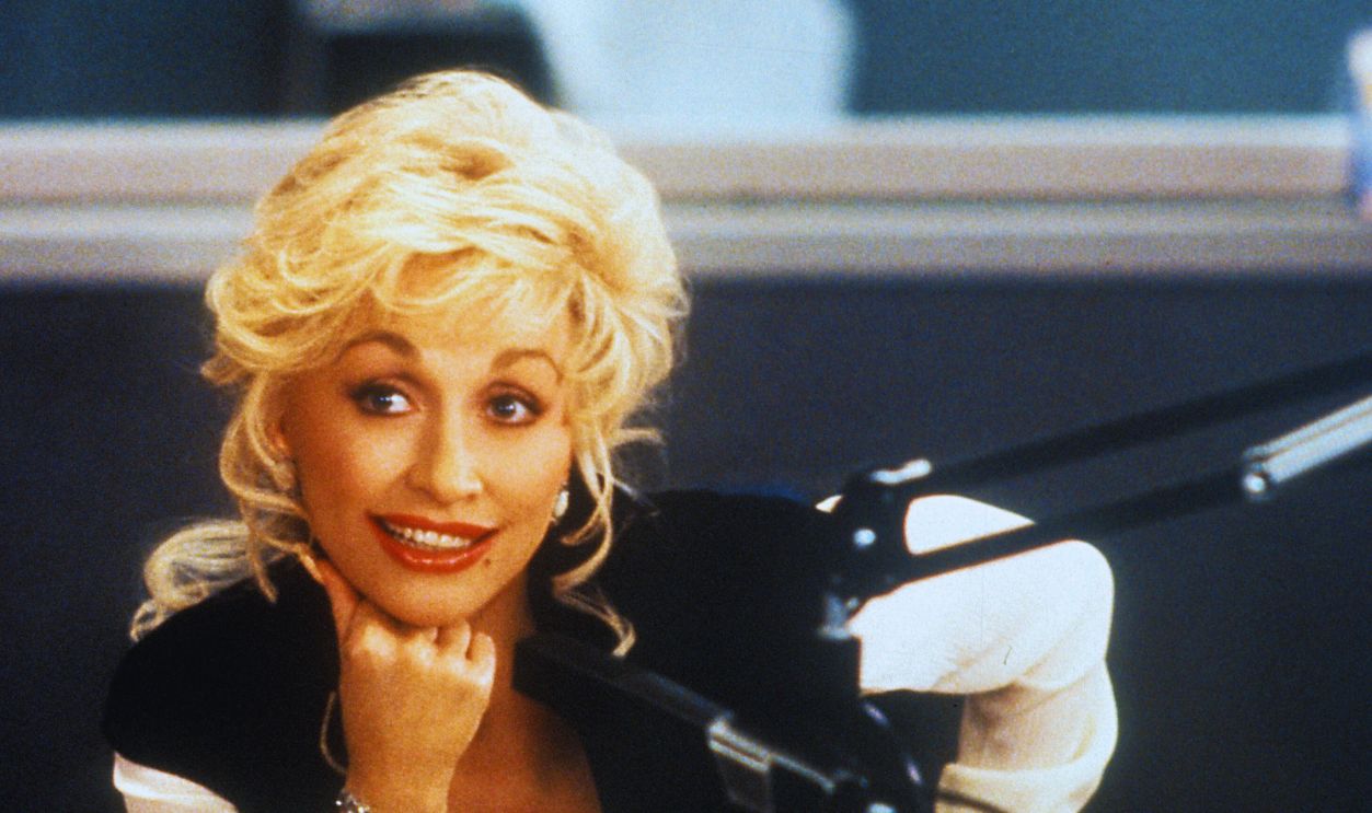 Gettyimages - 159832951, Dolly Parton In 'Straight Talk' Dolly Parton holds a mic in a scene from the film 'Straight Talk', 1992.
