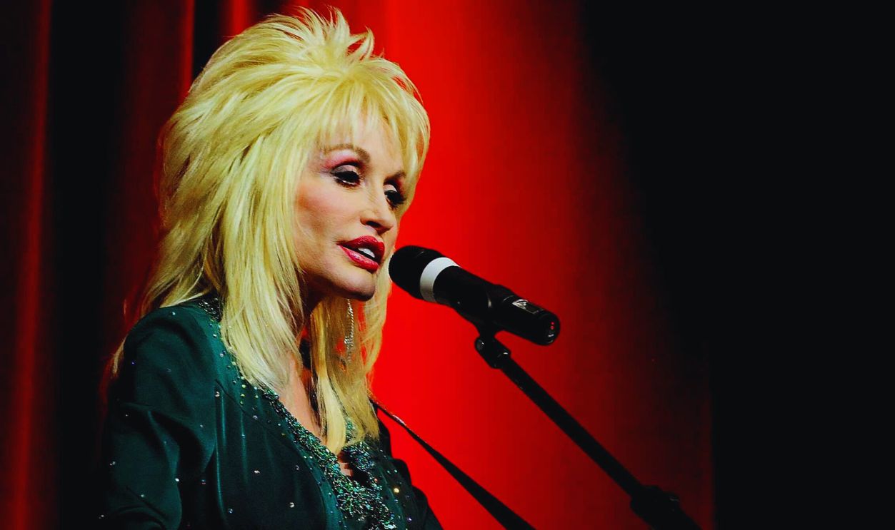 Gettyimages - 833970206, Dolly Parton launches literacy scheme - Rotherham Country superstar Dolly Parton performs at the launch of Imagination Library, her children's literacy scheme at the Magna Science Adventure Centre in Rotherham, South Yorkshire.