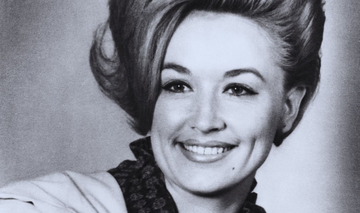 Gettyimages - 73909160, Young Dolly In Nashville NASHVILLE - 1965: Country singer Dolly Parton poses for a portrait in 1965 in Nashville, Tennessee. 