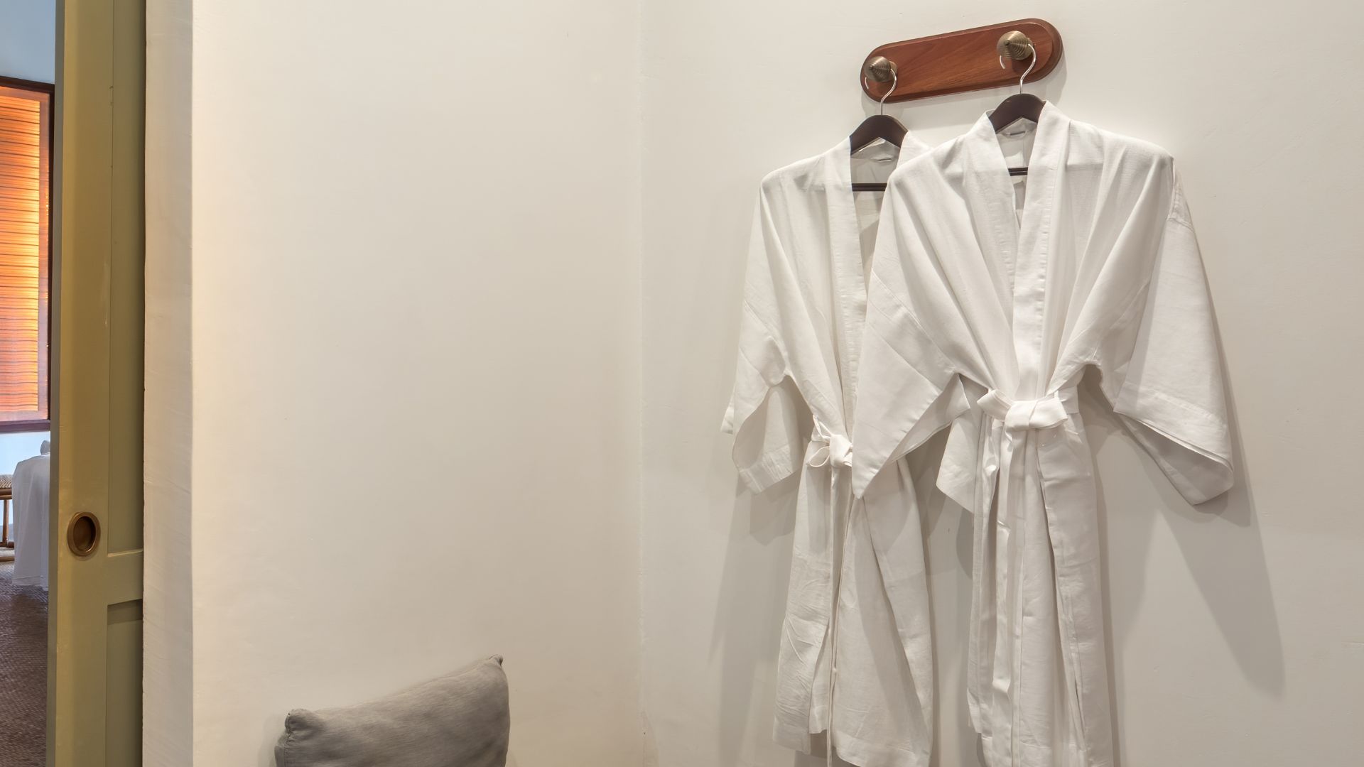 File:Spa bathrobes and massage parlor in Amantaka luxury Resort & Hotel in Luang Prabang Laos.jpg