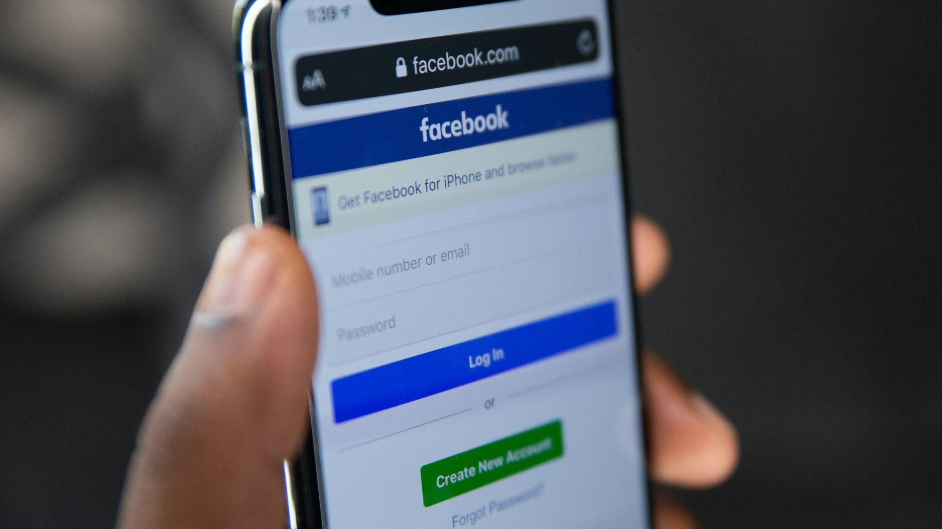 person holding silver iphone 6