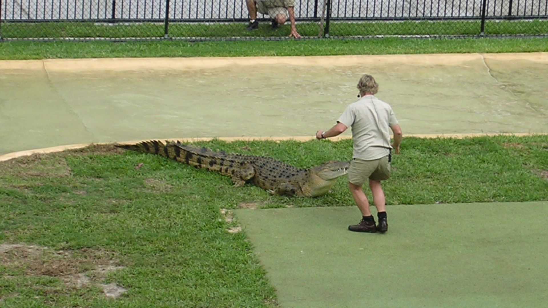File:Steve Irwin, Crocoseum, Australia Zoo in 2003 (5).jpg
