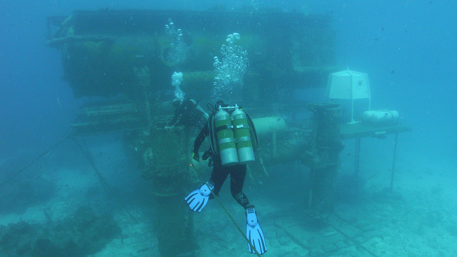 File:Aquarius exterior (whole).jpg