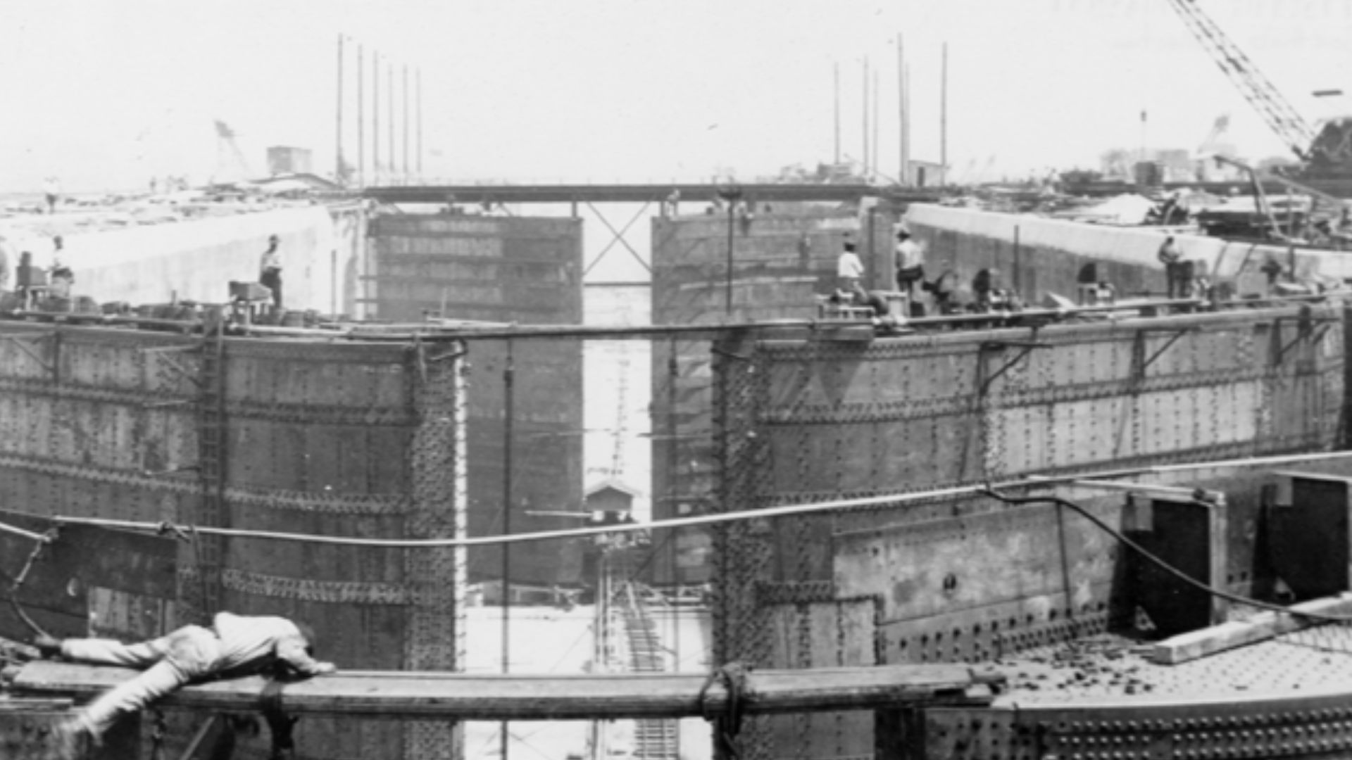 File:Gatun Lock Construction, Panama Canal, March 12, 1912.jpg