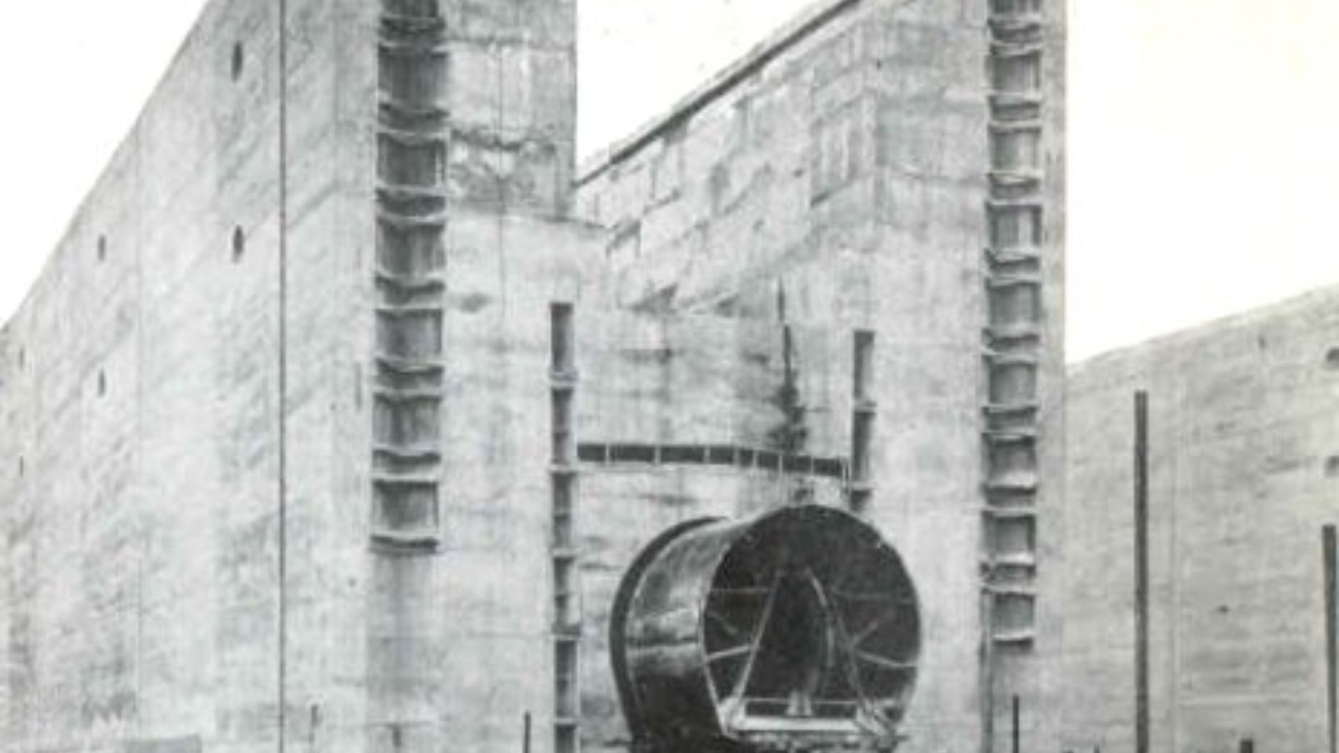File:Panama Canal Locks Construct.jpeg