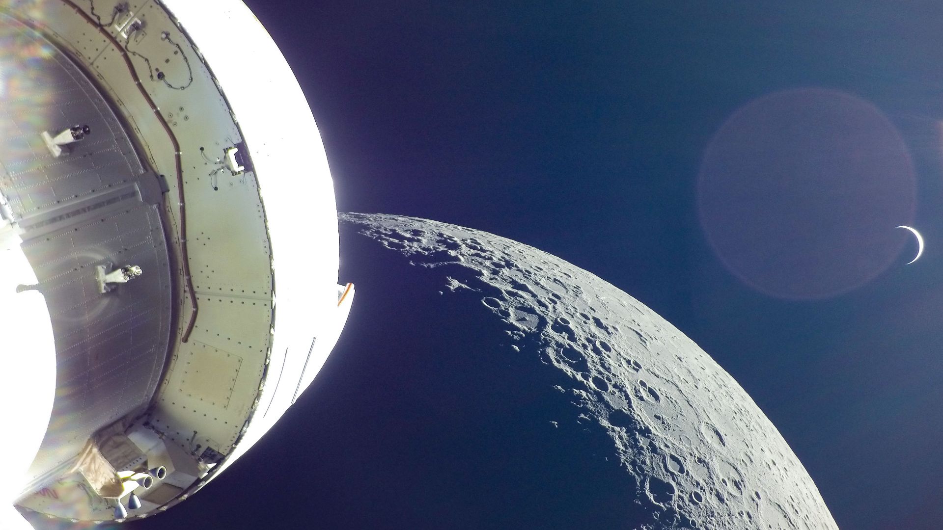 File:Earth rising behind the Moon.jpg