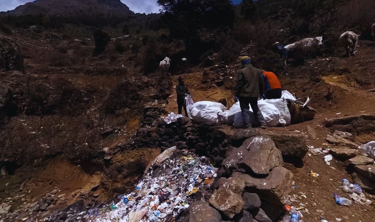 Screenshot from Clearing Everest's Trash (2024)