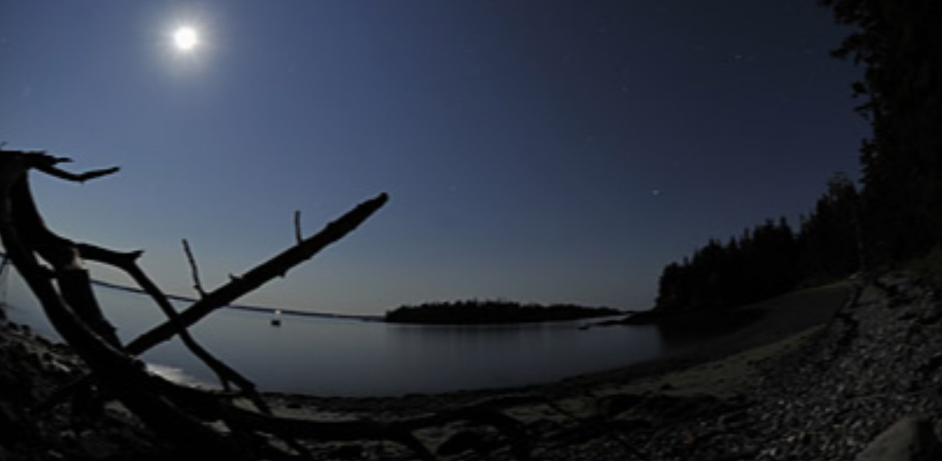 File:Tide and Moon.jpg