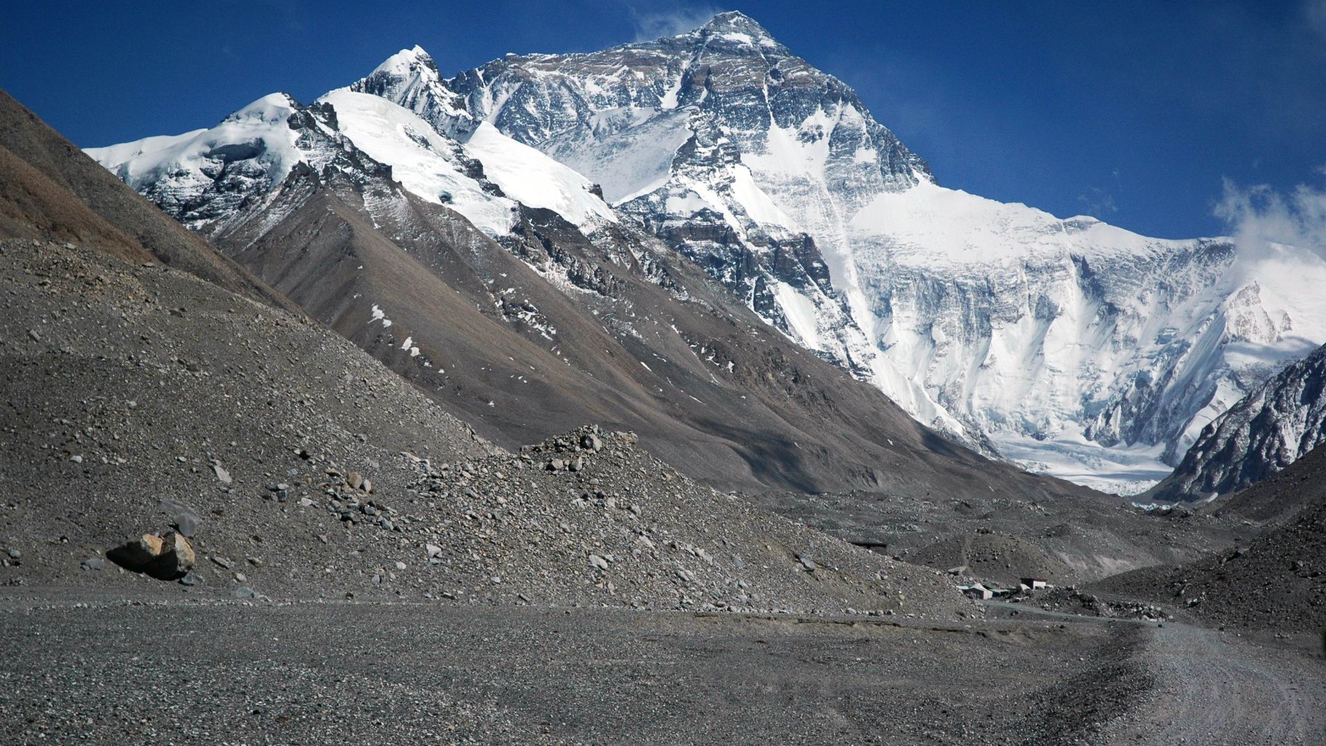 File:Mount Everest from Rongbuk may 2005.JPG