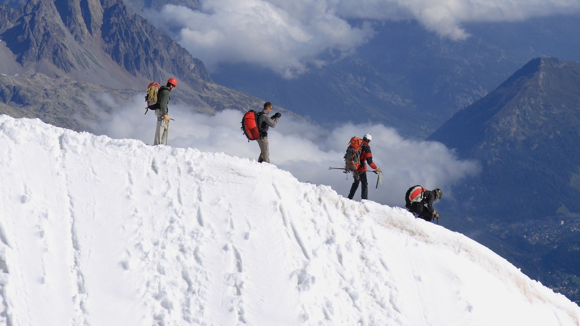 File:Alpinistes Aiguille du Midi 03.JPG