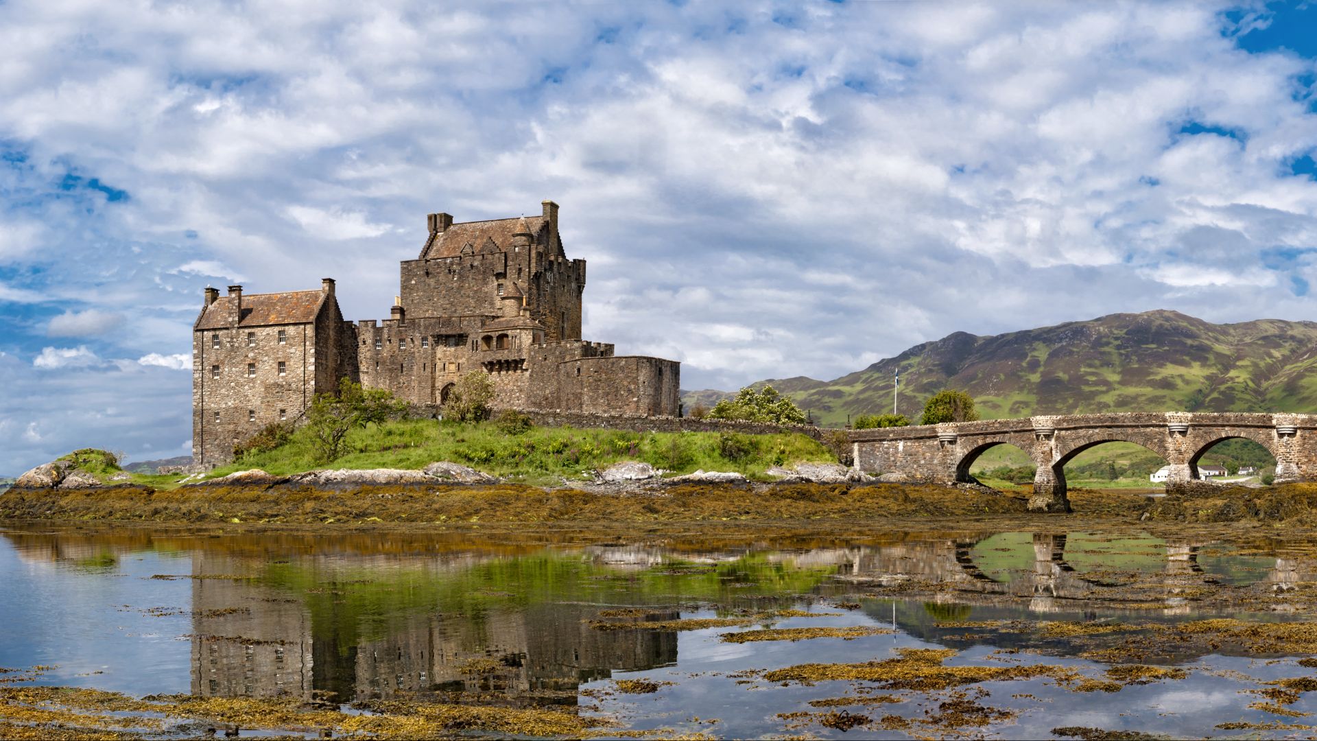 File:Eilean Donan Castle Panorama.jpg