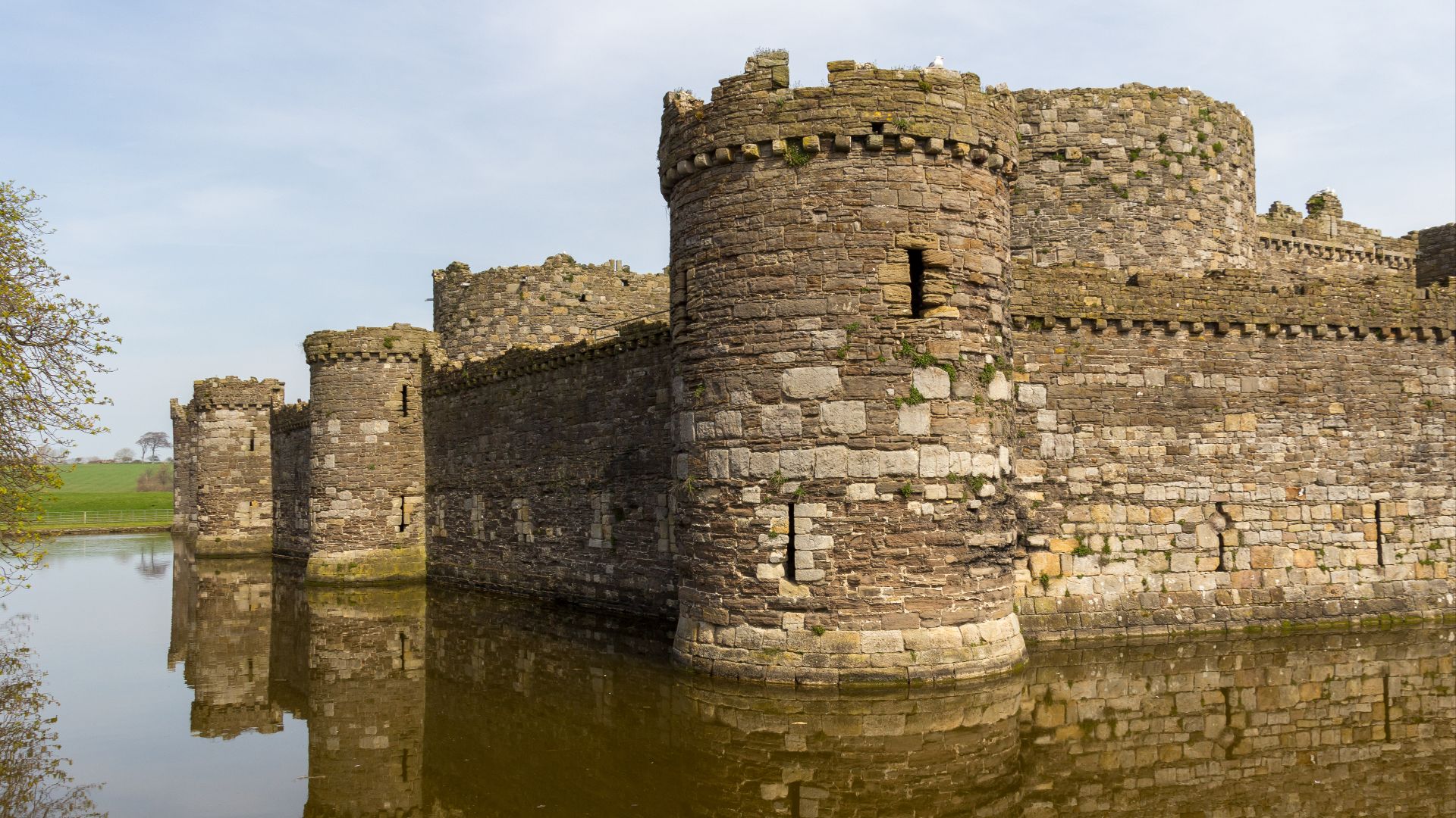 File:Beaumaris Castle 2015 003.jpg