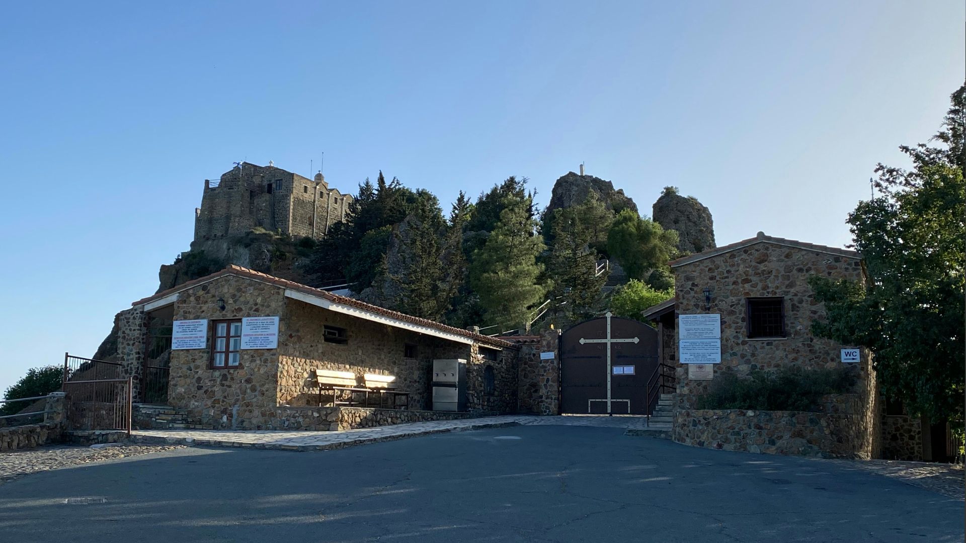 a stone building sitting on the side of a road