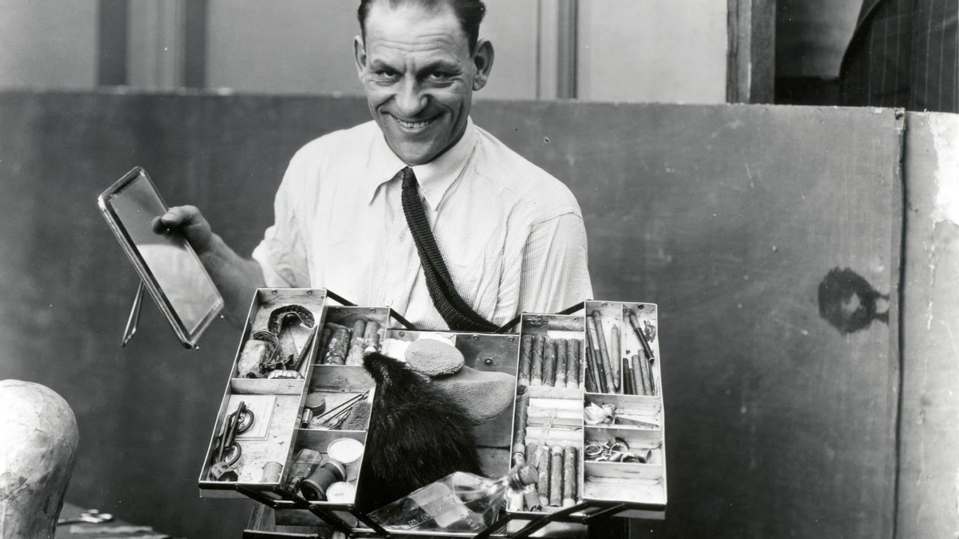 File:Lon Chaney With Makeup Kit.jpg