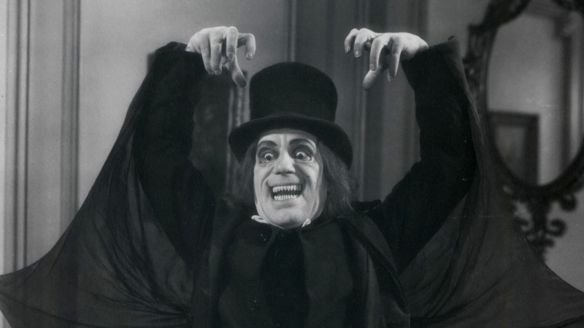 File:Lon Chaney London After Midnight Vampire Bat Cape.jpg