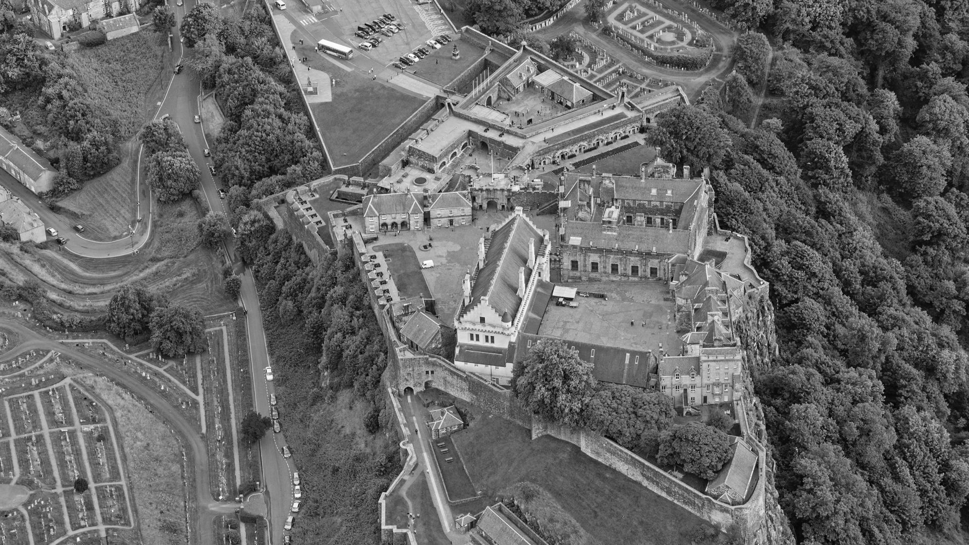 File:Scotland-2016-Aerial-Stirling-Stirling Castle.jpg