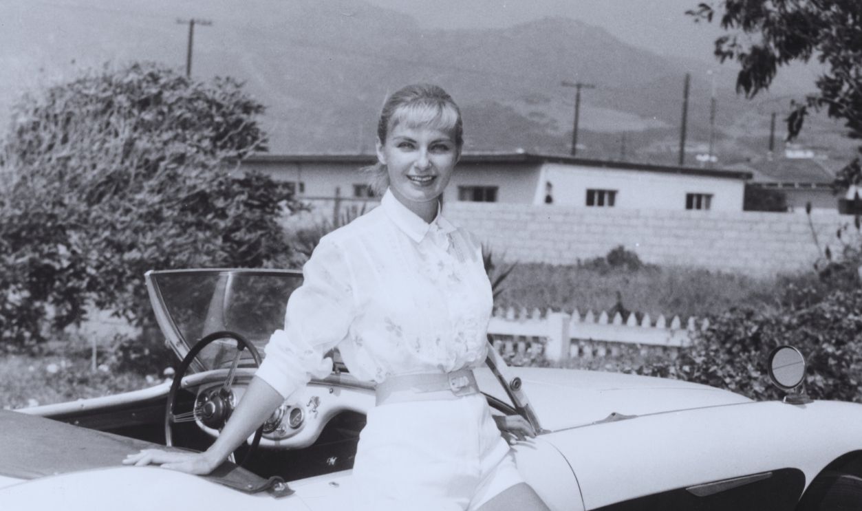 Gettyimages - 544762461, Joanne Woodward Portrait of actress Joanne Woodward standing next to her car in Hollywood, November 1957.