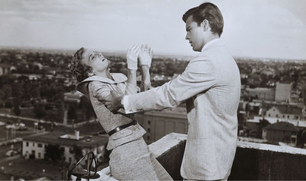 Gettyimages - 540342494, Actors Joanne Woodward and Robert Wagner in Movie Scene on Roof (Original Caption) Joanne Woodward realizes that her adored boyfriend Robert Wagner, tries to kill her by pushing her from rooftop, in this scene from A Kiss Before Dying, 1956, the film version of the thrilling best seller novel written by Ira Levin. The film was directed by Gerd Oswald. 
