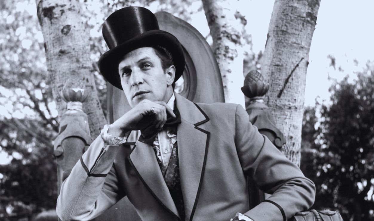 Gettyimages - 140651501, Vincent Price In 'Dragonwyck' Vincent Price sitting on large outdoor throne in a scene from the film 'Dragonwyck', 1946.