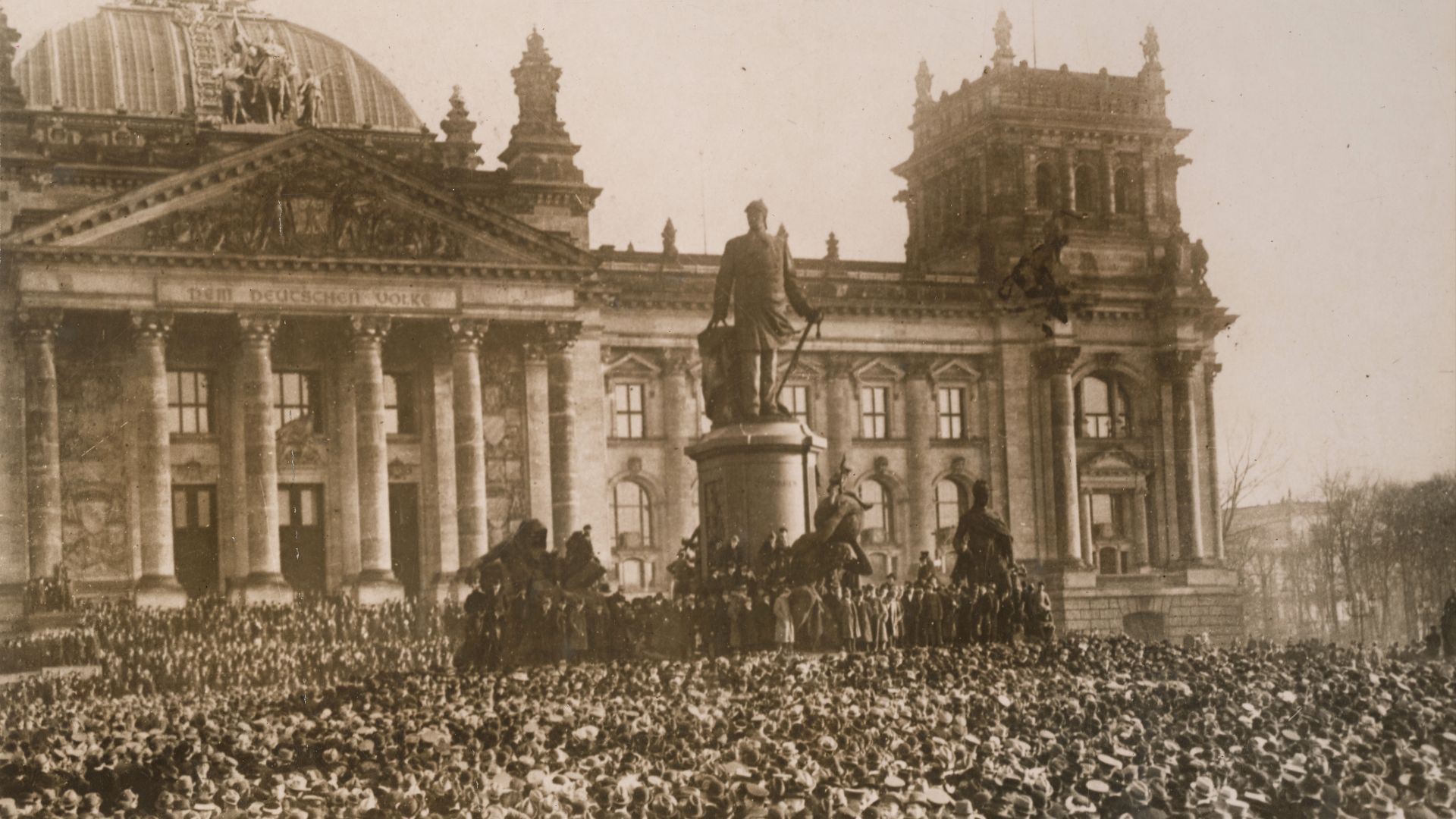 File:Proclamation of Weimar Republic by Philipp Scheidemann, 9 November 1918 (cropped).jpg