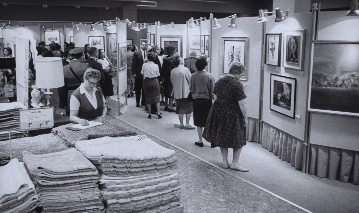 Gettyimages - 50678753, Vincent Price [Misc.] Rug dept. flanks temporary gallery for Vincent Price art collection on sale in Sears Roebuck. 