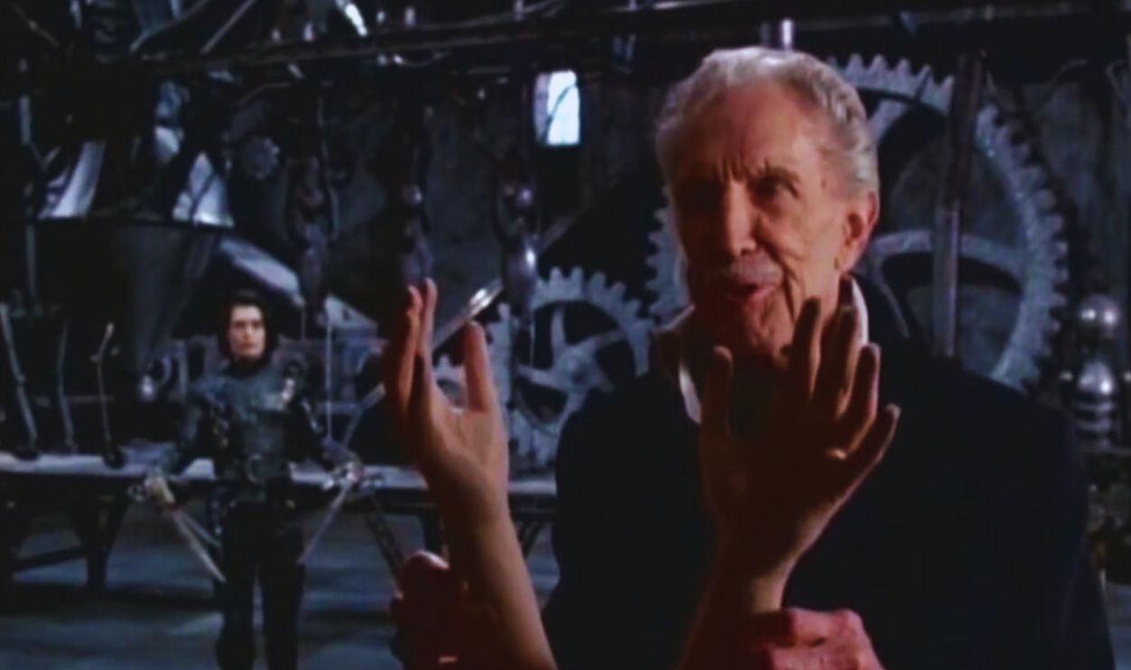 Screenshot from Edward Scissorhands (1990)