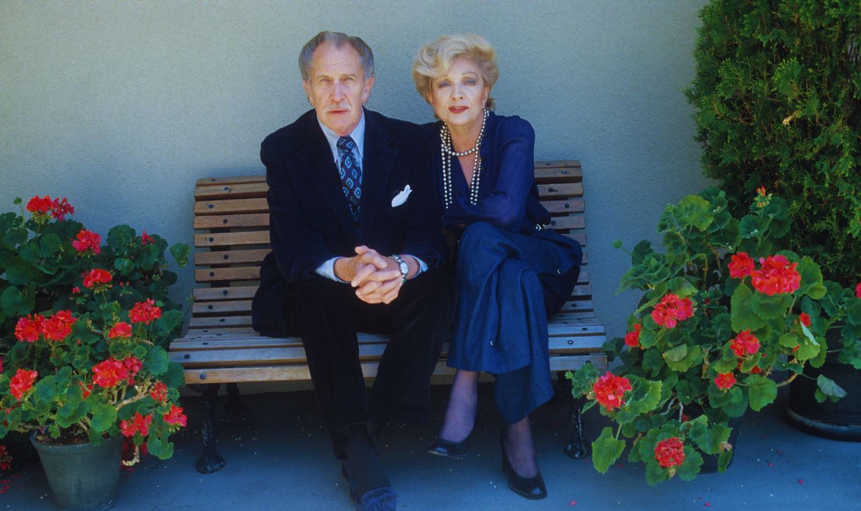 Gettyimages - 114579486, Vincent Price, Wife Coral Browne Portrait LOS ANGELES - CIRCA 1985: Vincent Price, Wife Coral Browne pose for a portrait in circa 1985 in Los Angeles, California. 