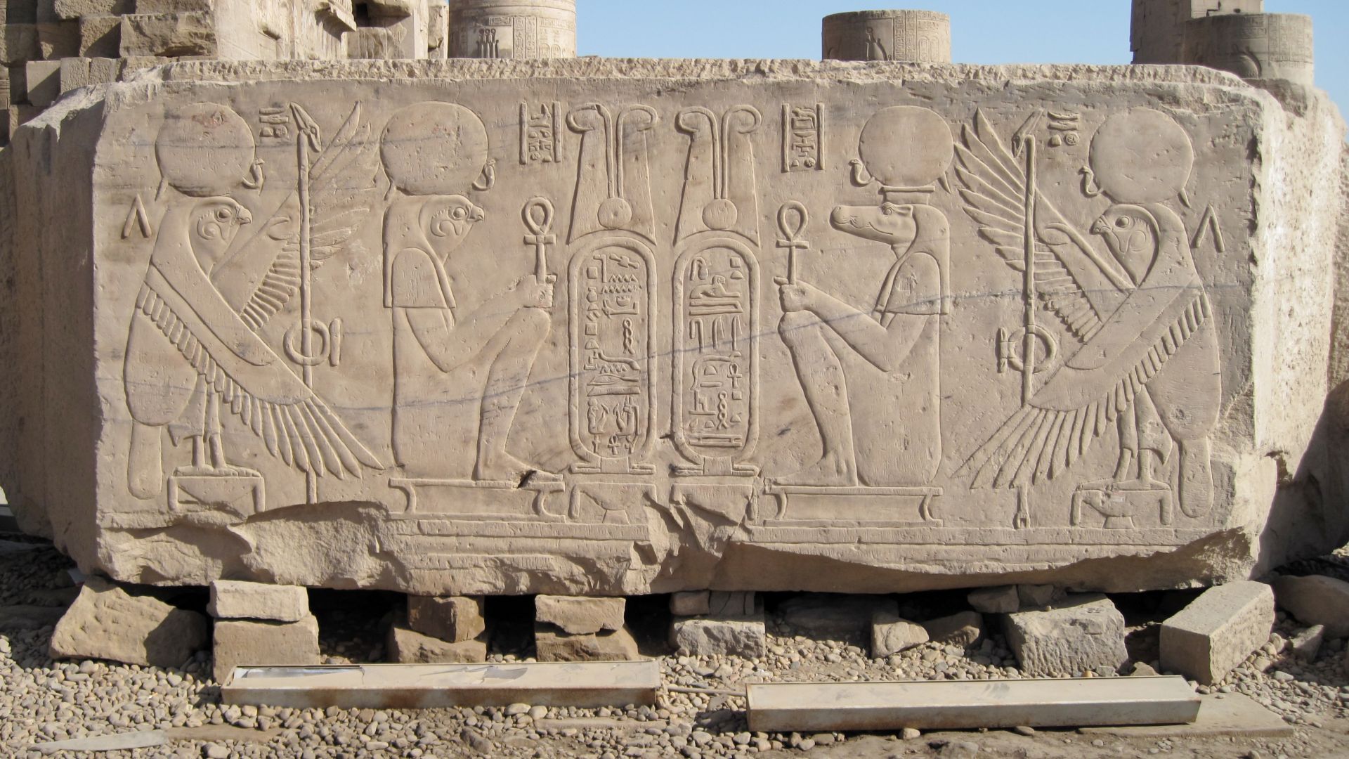 File:Kom Ombo Architrav 04.JPG