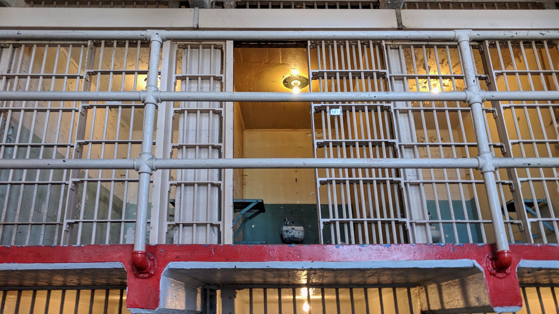 File:Alcatraz Federal Penitentiary - Cell 181 - Al Capone.jpg