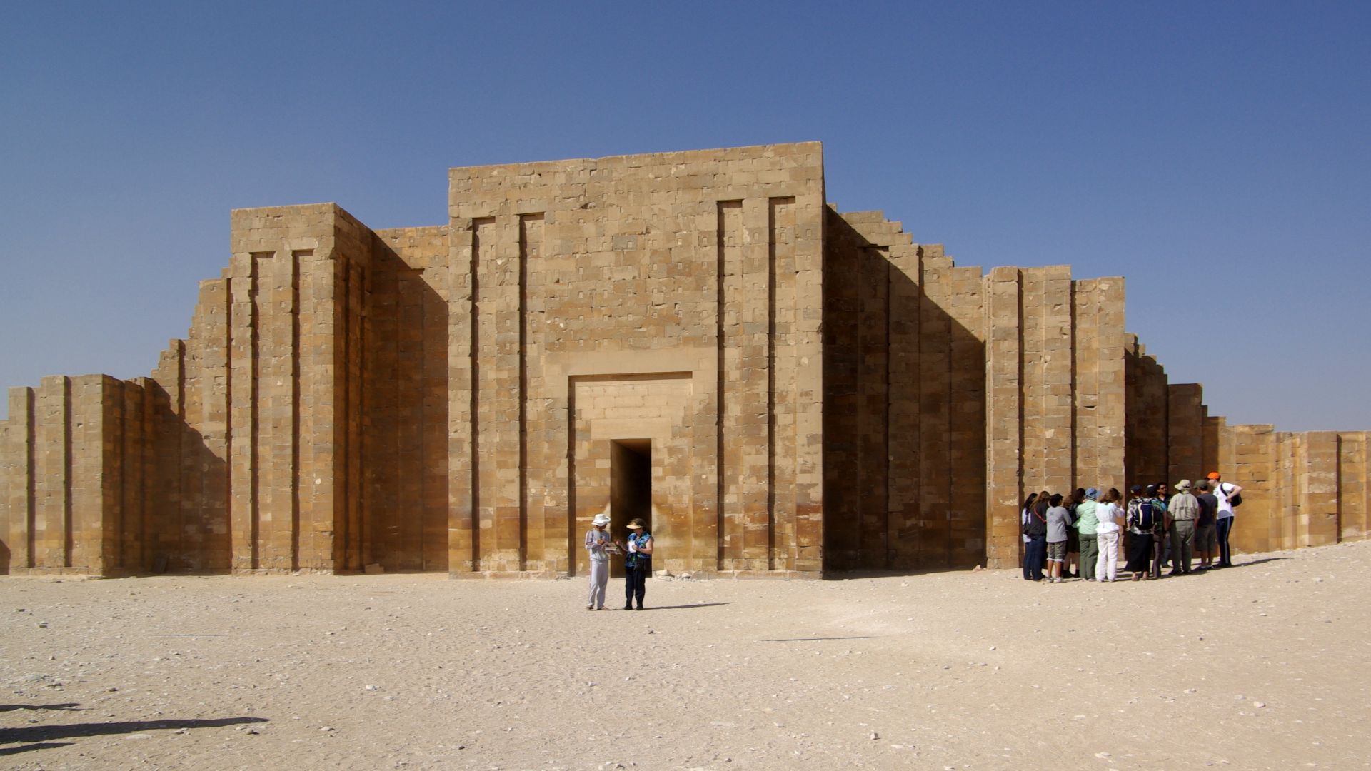 File:Saqqara BW 1.jpg