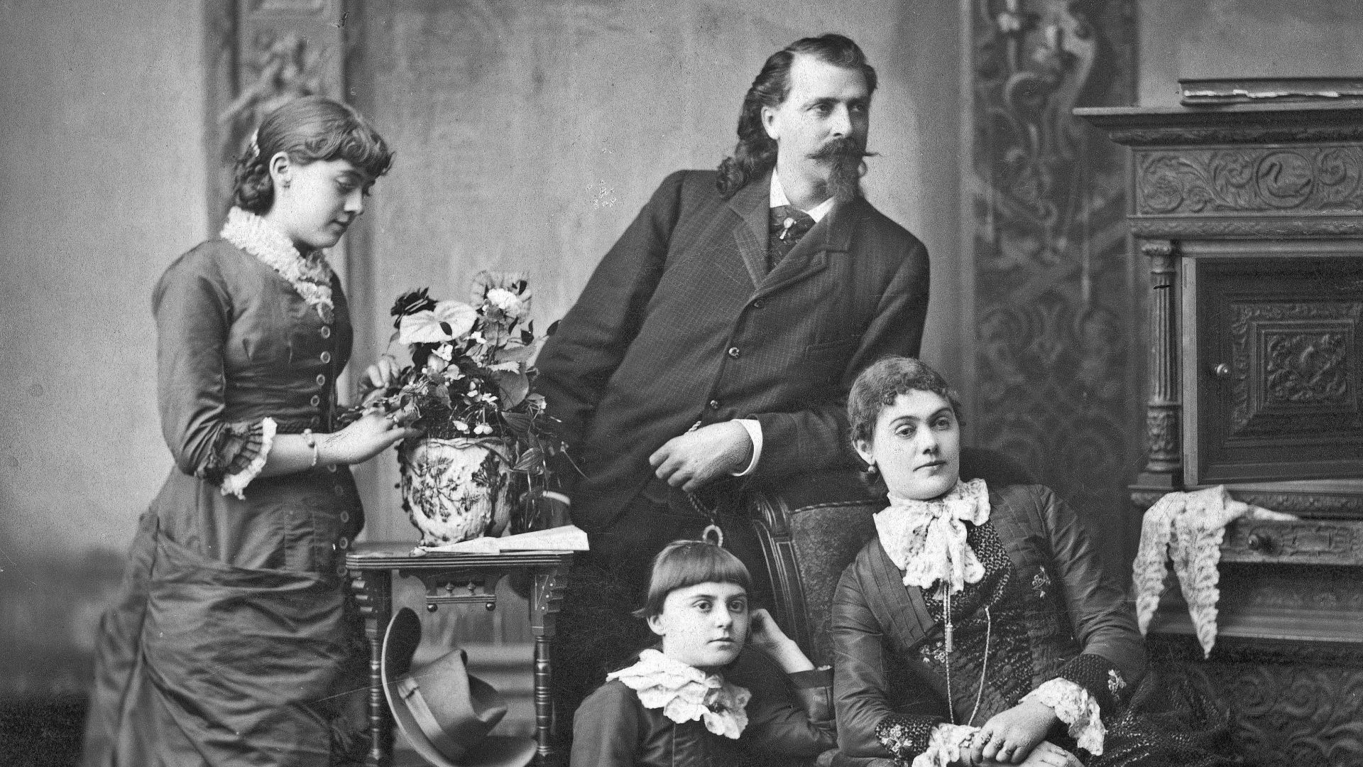 File:William F Cody Louisa Arta and Orra Cody.jpg