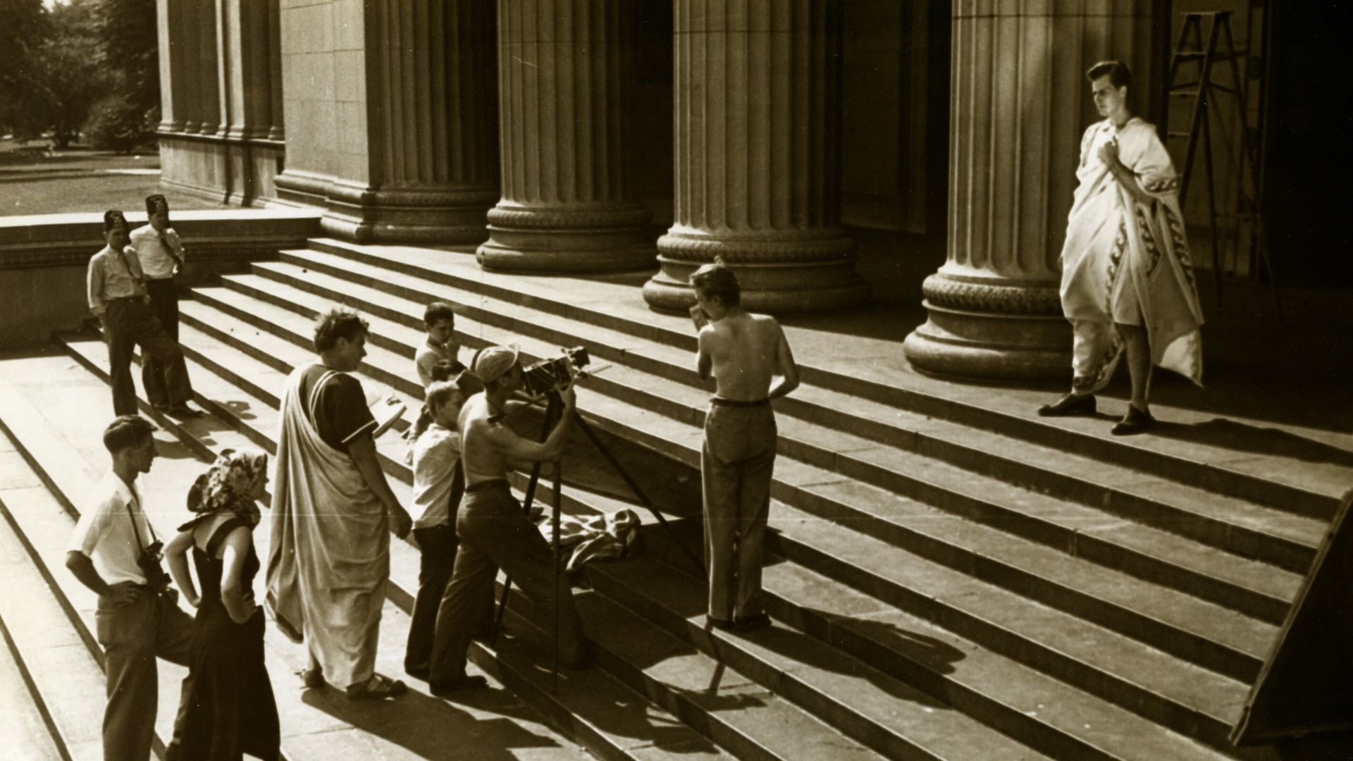 File:Charlton Heston as Antony in Julius Caesar, B&W image by Chalmers Butterfield.jpg