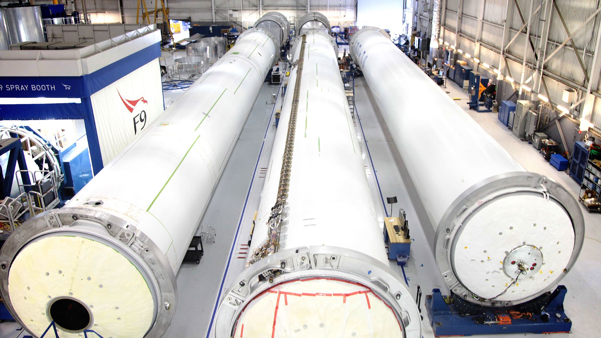 File:Falcon 9 Stages (1).jpg