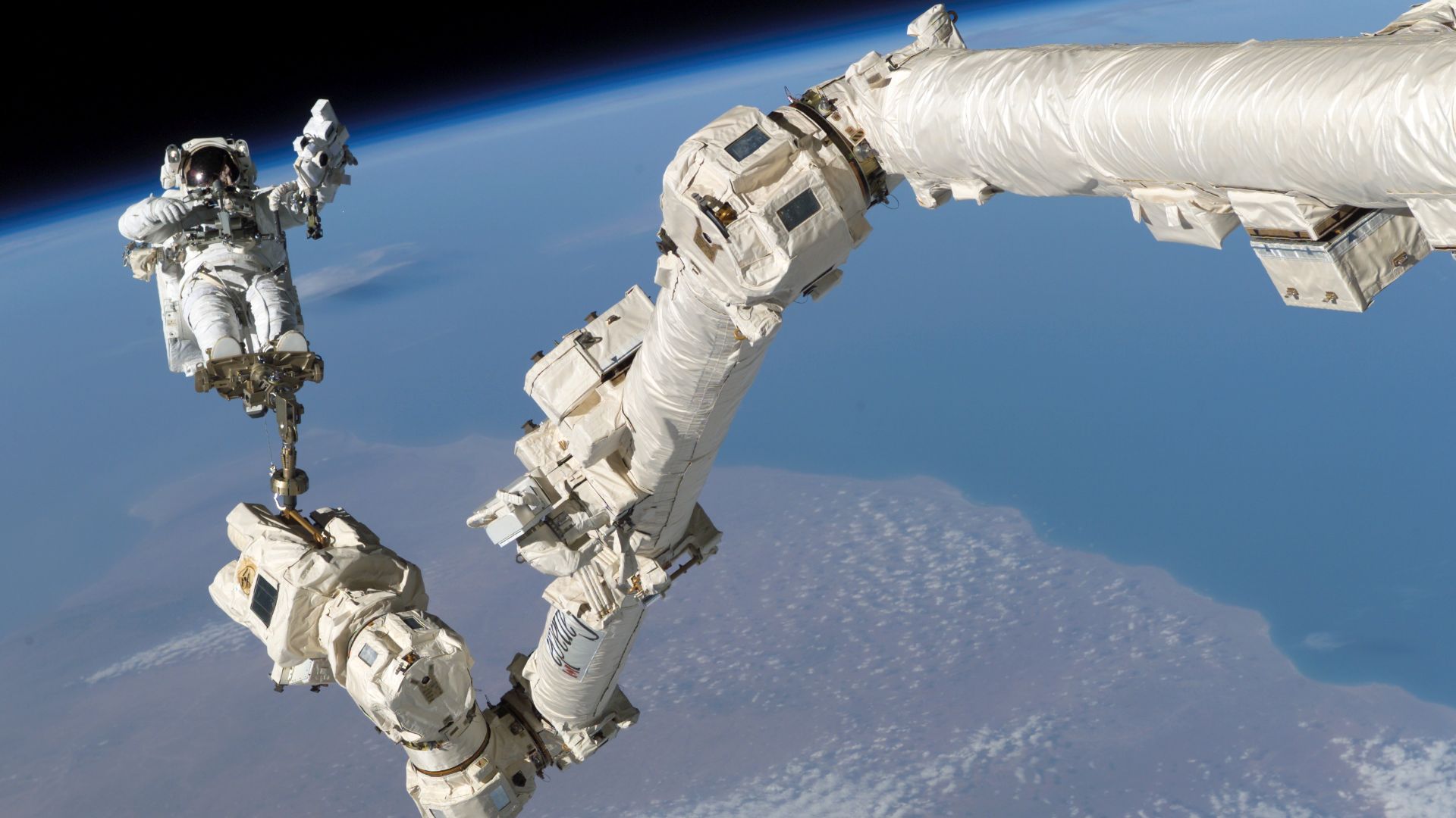 File:STS-114 Steve Robinson on Canadarm2.jpg