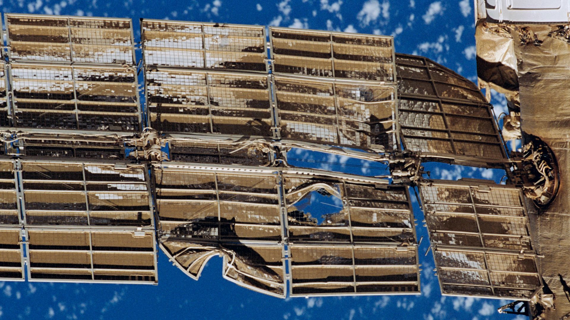 File:Damaged Spektr solar array.jpg