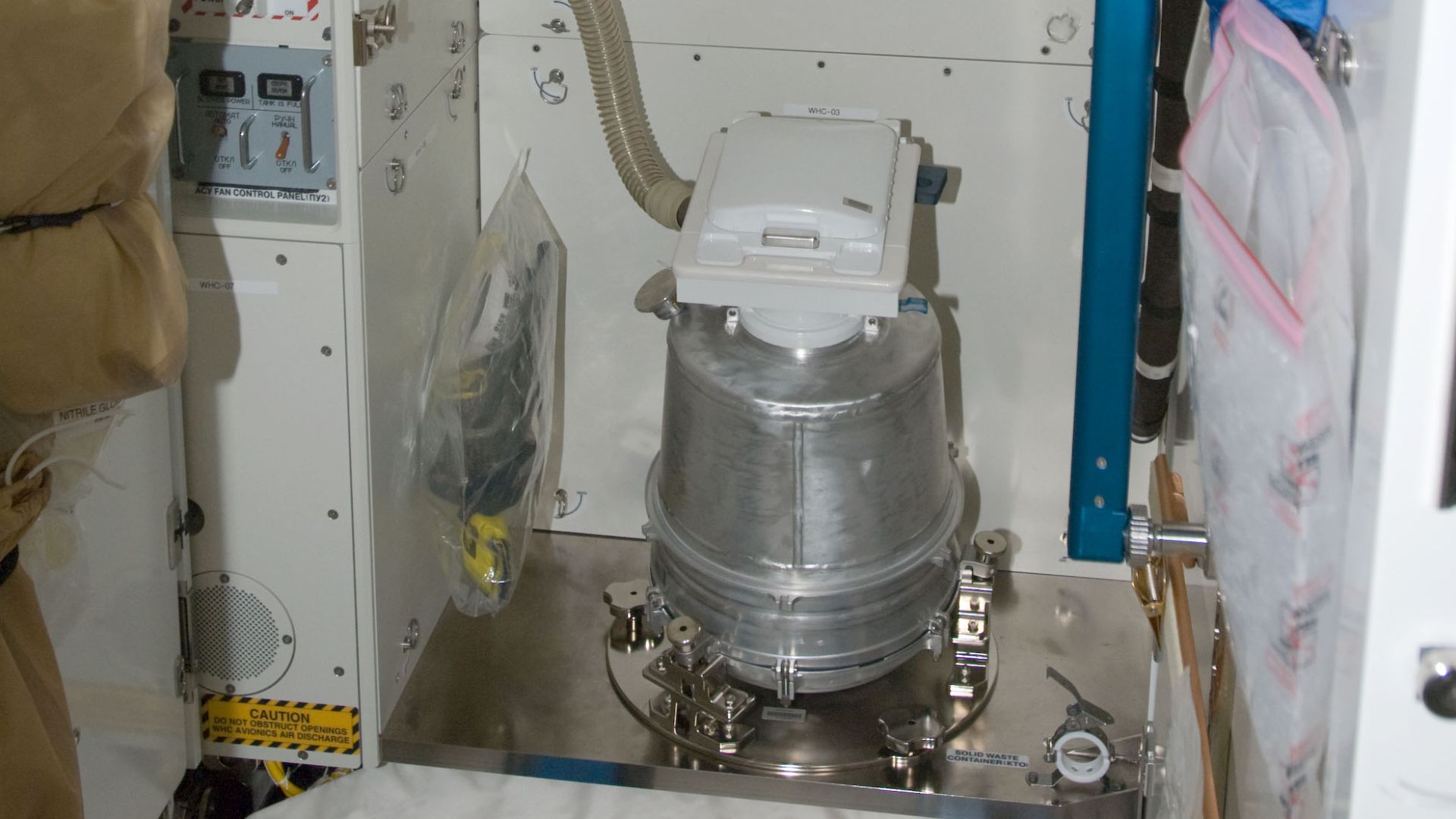 File:Waste and hygiene compartment in the Destiny laboratory of the International Space Station - 20090412.jpg