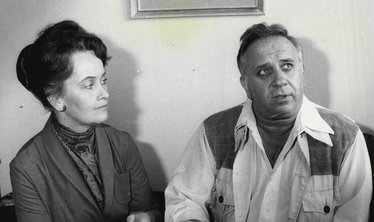 Gettyimages - 1081467120, American ghost hunters Lorraine and Ed Warren. American ghost hunters Lorraine and Ed Warren. April 30, 1980. 