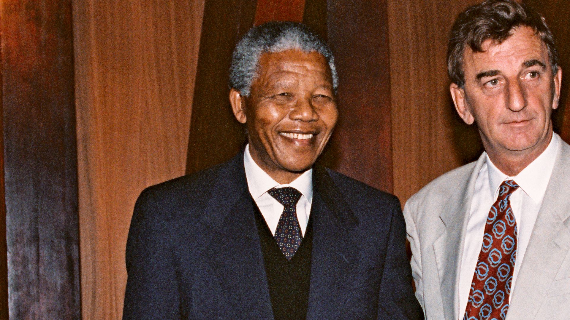 File:Niall Andrews and Nelson Mandela, June 1990.jpg