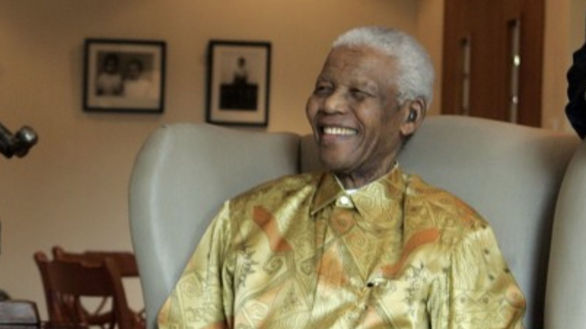 File:Nelson Mandela (cropped).jpg