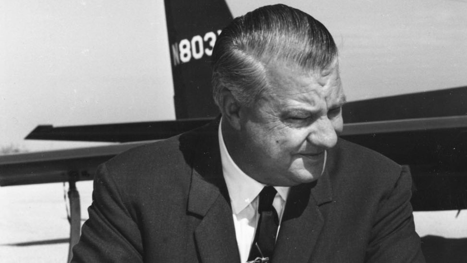 File:KellyJohnsonandGaryPowers (cropped).jpg